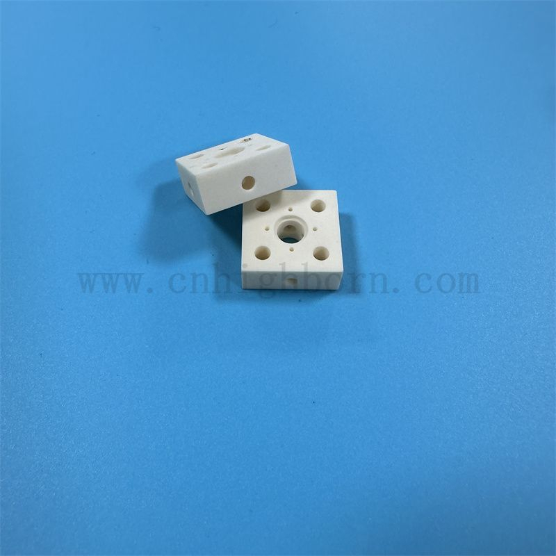 绝缘氧化铝不规则块耐磨99牛奶白色AL2O3陶瓷部分