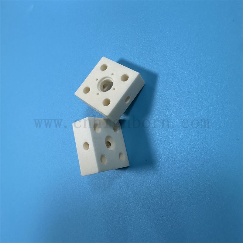 绝缘氧化铝不规则块耐磨99牛奶白色AL2O3陶瓷部分