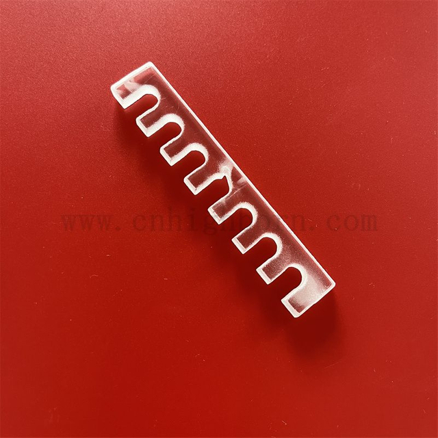 深度加工矩形二氧化硅玻璃板和切口孔