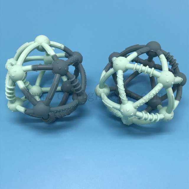 有机硅橡胶防水玩具silastic球孩子在玩球狗追逐球