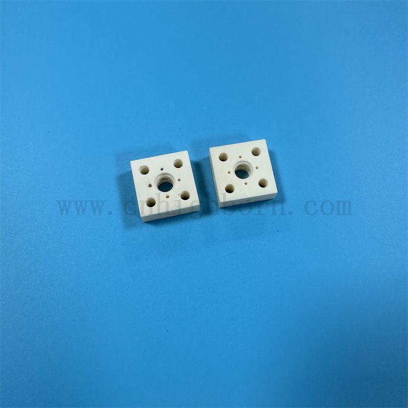 绝缘氧化铝不规则块耐磨99牛奶白色AL2O3陶瓷部分