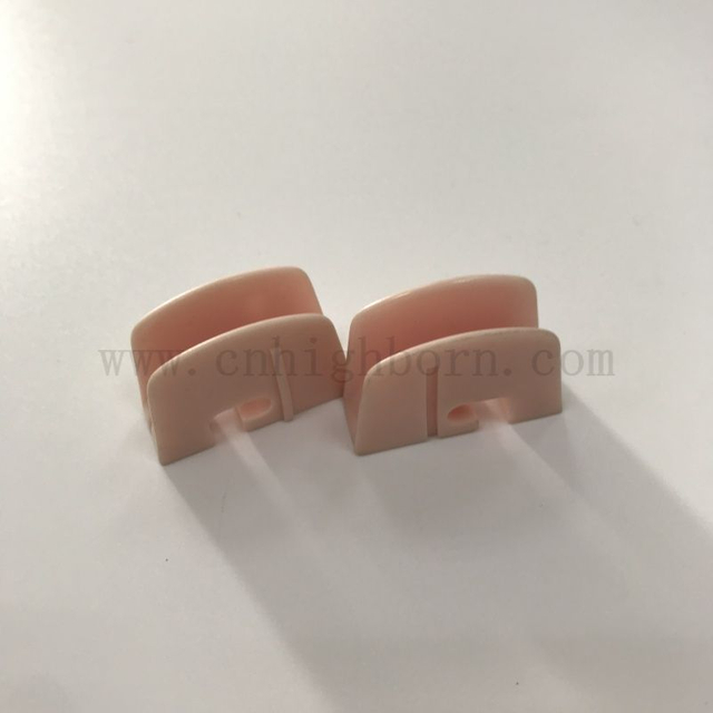 定制的氧化铝打孔第99 AL2O3 纺织陶瓷块
